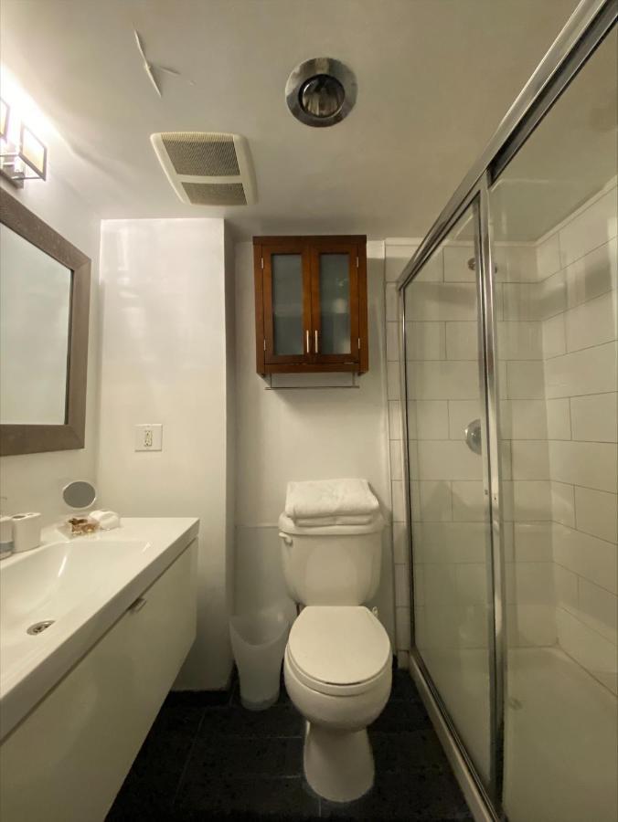 Lovely Condo バンクーバー エクステリア 写真