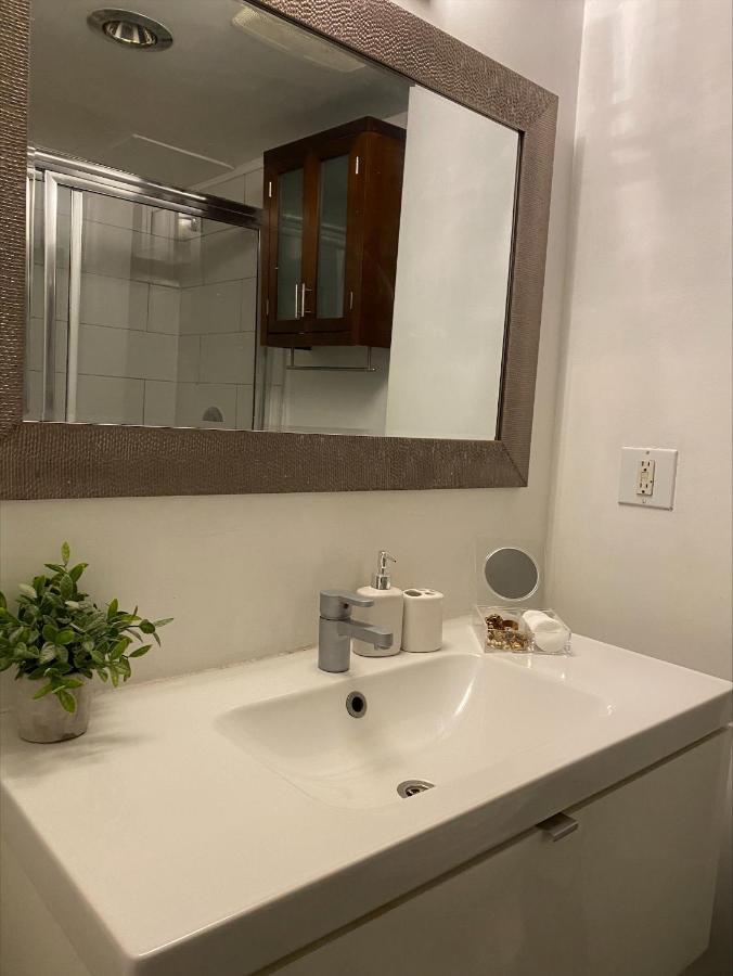 Lovely Condo バンクーバー エクステリア 写真